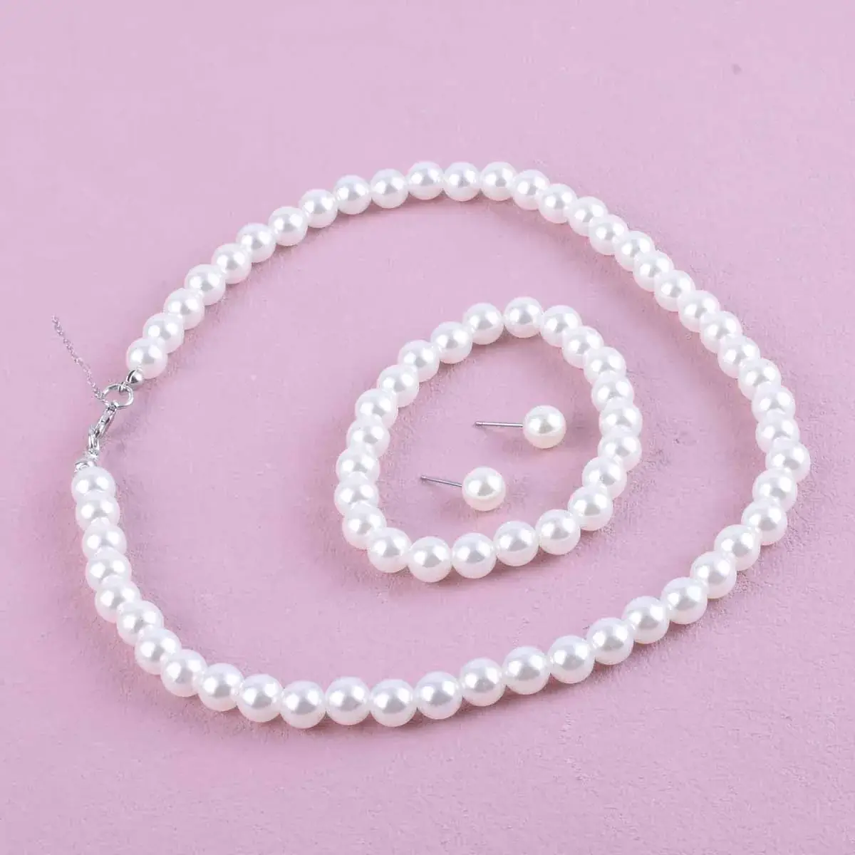 Three-piece pearl jewelry set with necklace, bracelet and stud earrings